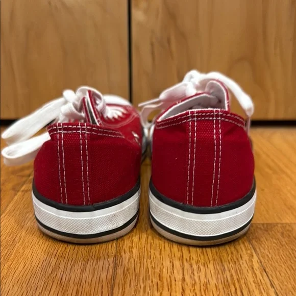 Classic Red Cavas Sneakers - Picture 3 of 3